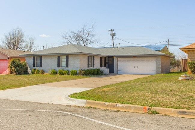 Building Photo - 10517 N McKinley Ave