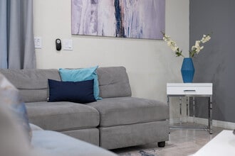 Building Photo - 8885 Qin Lp