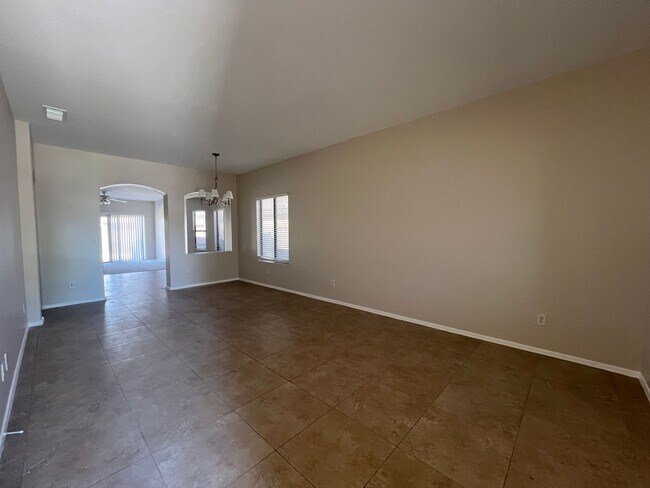 Foto del edificio - Move in ready near Baseline & Crismon: Vil...