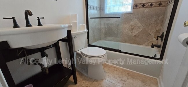 Building Photo - 1560 Riegel St