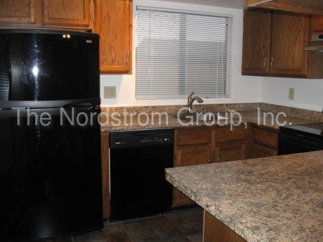 Foto del edificio - Grant/SIlverbell-2457 N Ironwood Ridge Drive