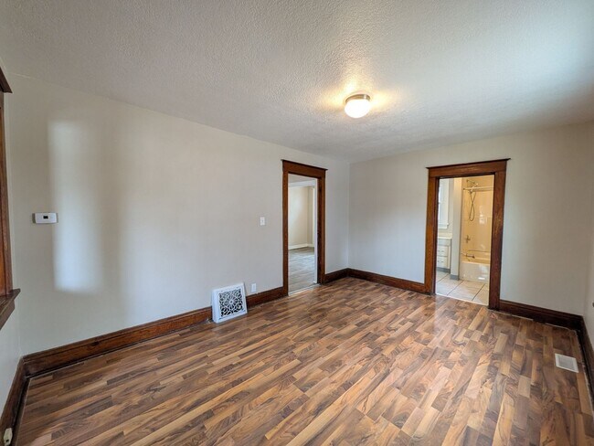 Foto del edificio - Large 4 Bedroom Home with Garage, Deck, & Fence!