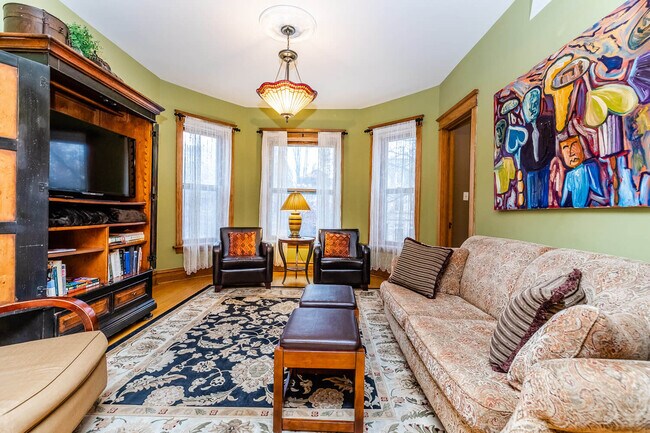 Foto del edificio - 3715 N Lakewood Ave