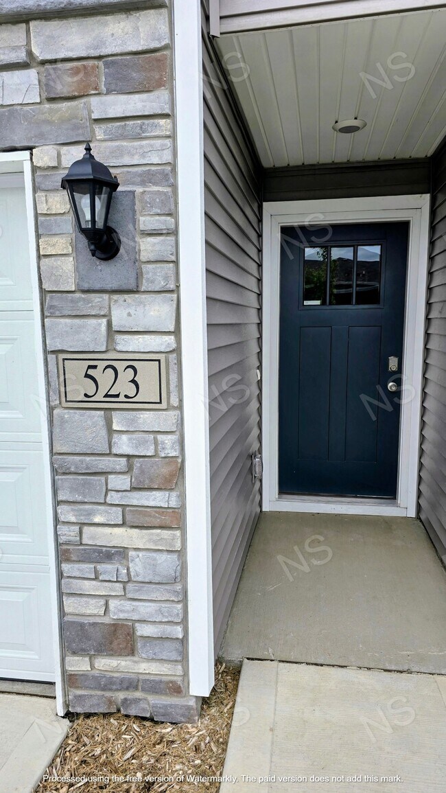 Foto del edificio - 523 Kinley Dr