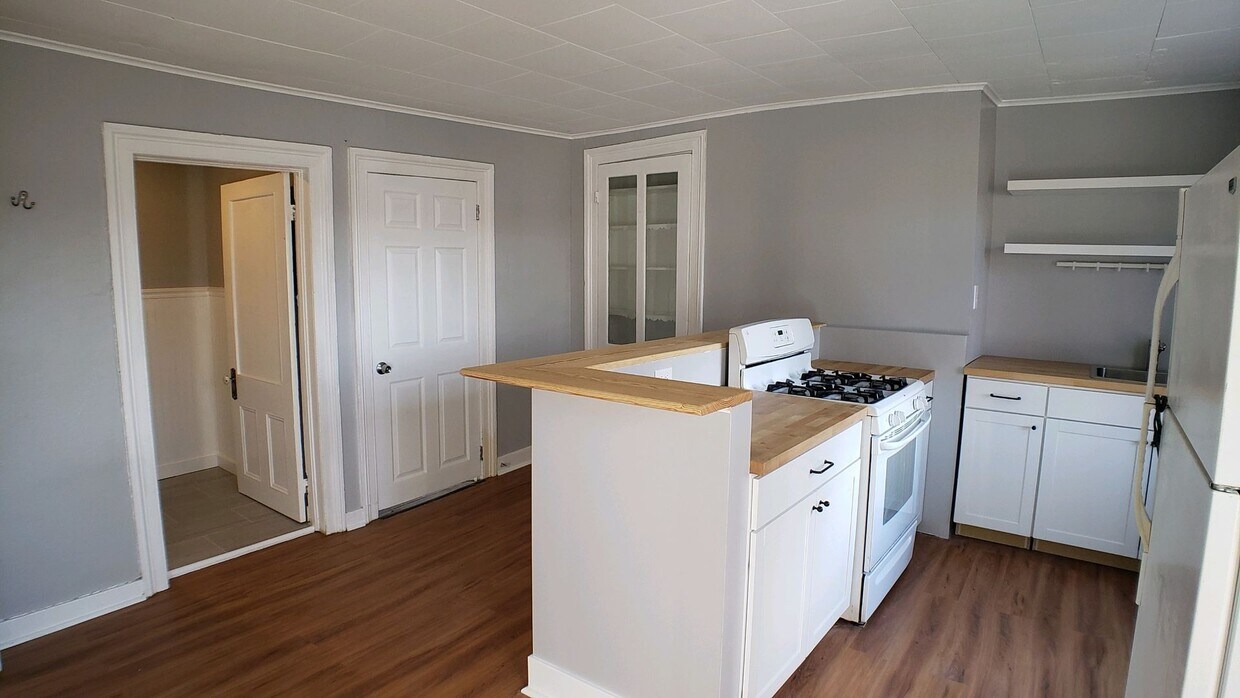 115 Liberty St Unit 2, Newburgh, NY 12550 Room for Rent in Newburgh