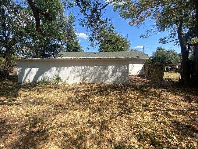 Building Photo - OKC 3 Bedroom House