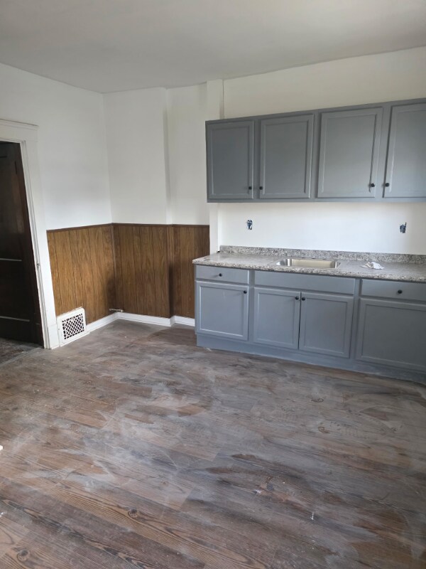 Building Photo - 2176 West Blvd