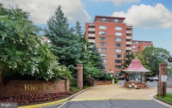 Building Photo - 1121 Arlington Blvd