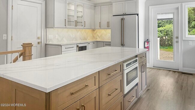Building Photo - 11 Schwenker Pl