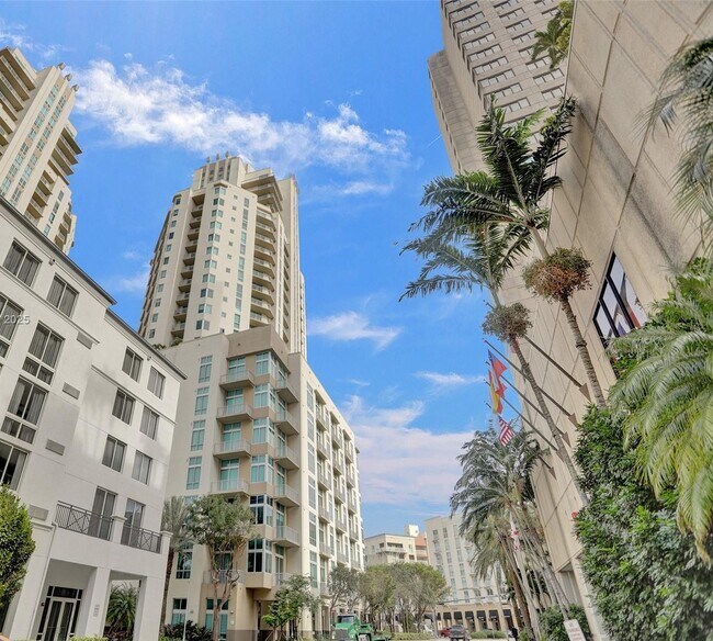 Foto del edificio - 9066 SW 73rd Ct