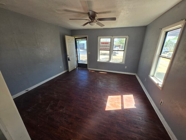 Building Photo - 2814 1st Pl