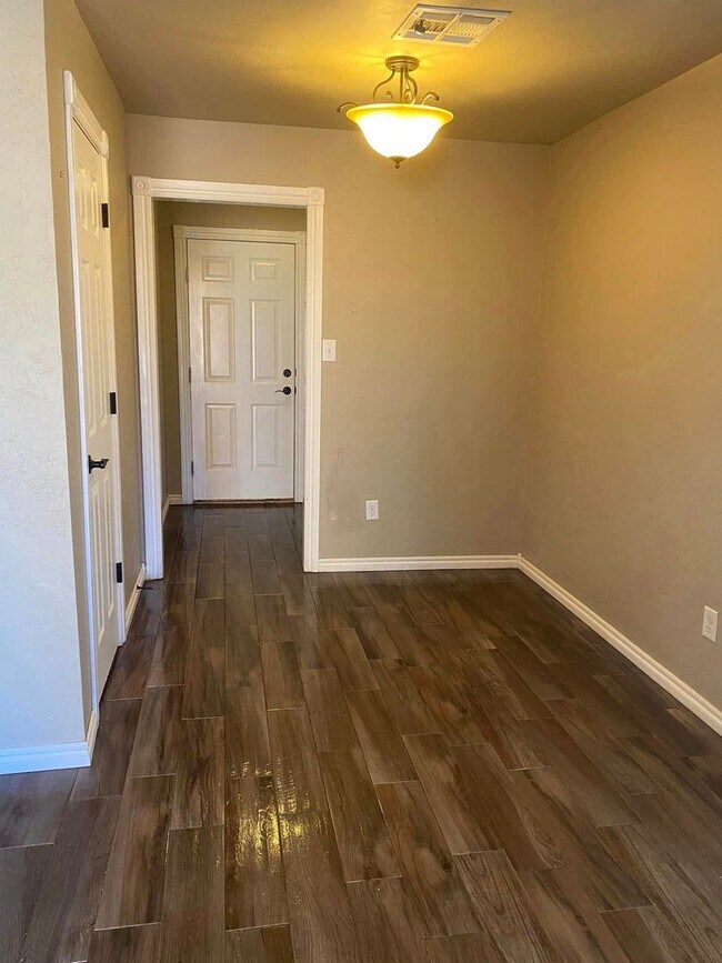 Foto del edificio - 6601 NW Denver Ave