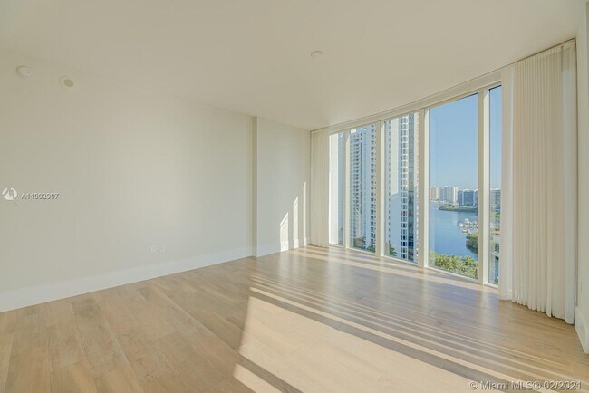 Foto del edificio - 4100 Island Blvd