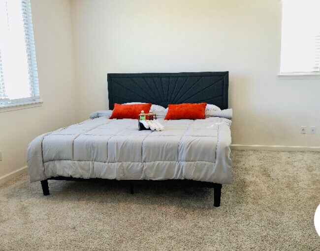 Building Photo - 3851 Ivan Way