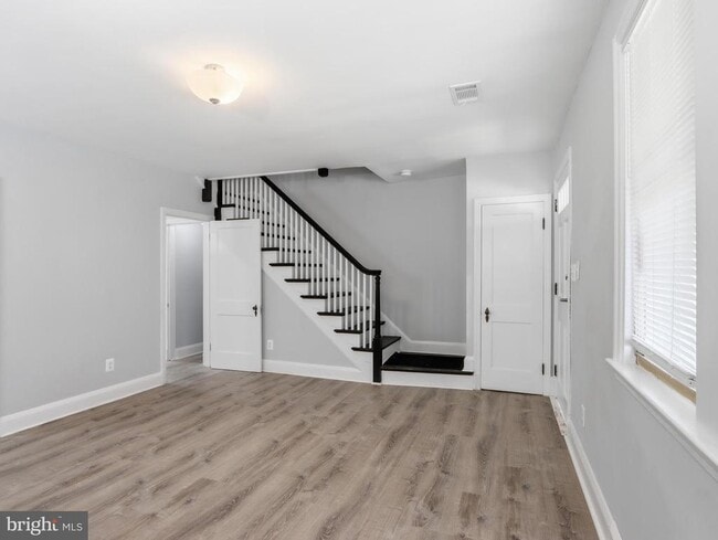 Foto del edificio - 5112 Crosswood Ave