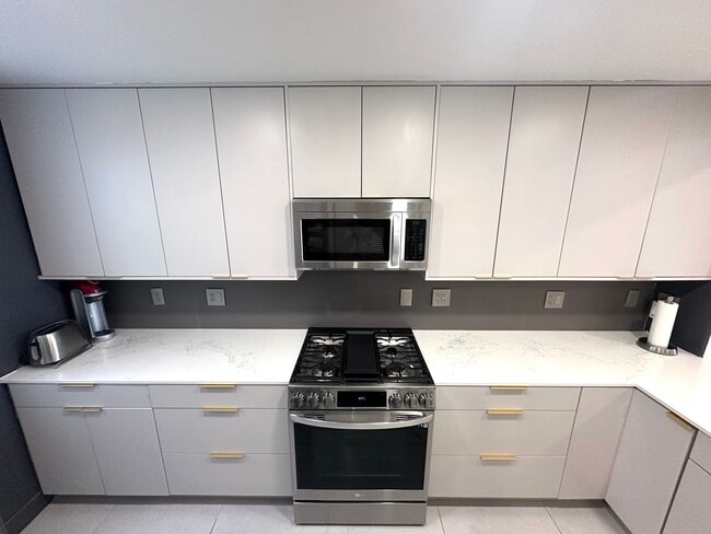 Building Photo - 12975 Agustin Pl