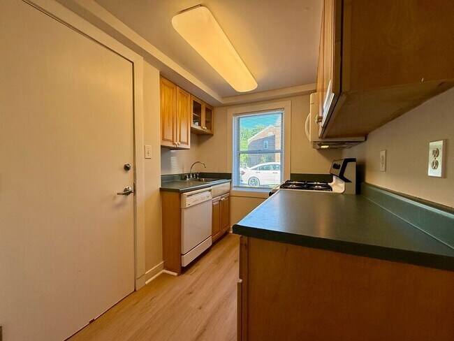 Foto del edificio - 1400 Kenmore Ave