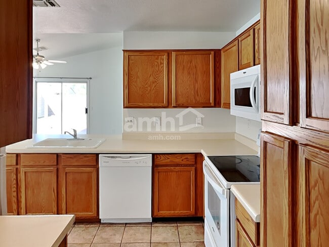 Foto del edificio - 8708 E Crescent Ave