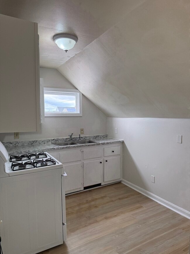Building Photo - 105 George St