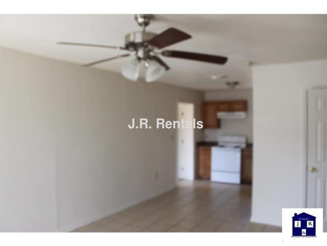 Building Photo - 203 W Bobwhite Ln