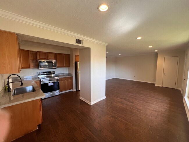 Building Photo - 7714 Renwick Dr