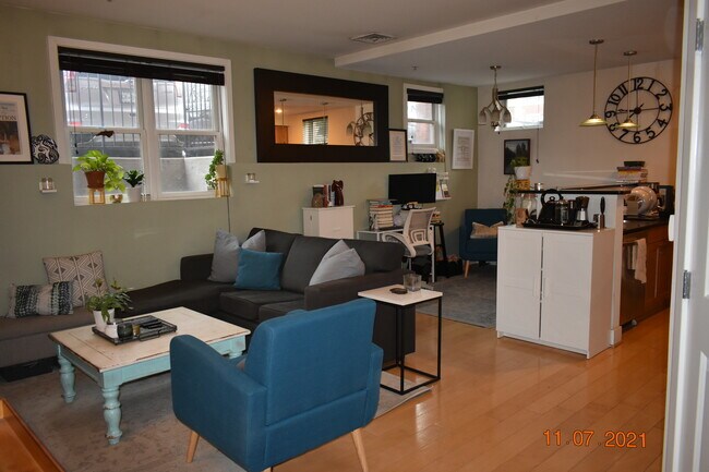 Espacio diáfano con rincón para mesa de comedor o despacho. - 1425 11th Street Northwest