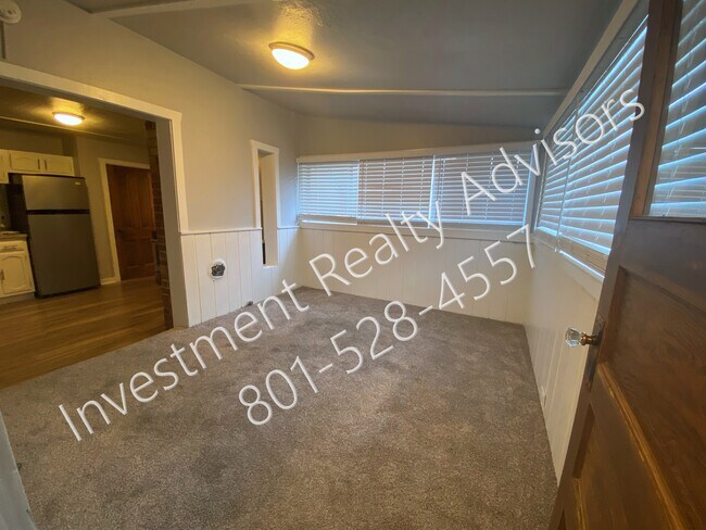 Foto del edificio - 230 Canyon Side Rd