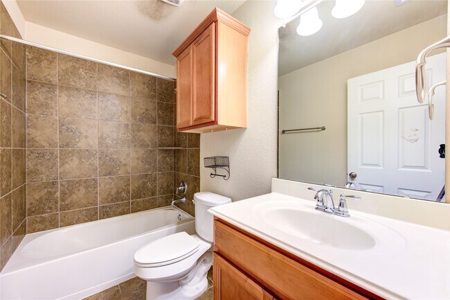 Building Photo - 15727 Whisper Woods Dr