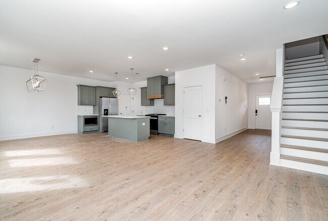 Building Photo - 728 Caraway Ln