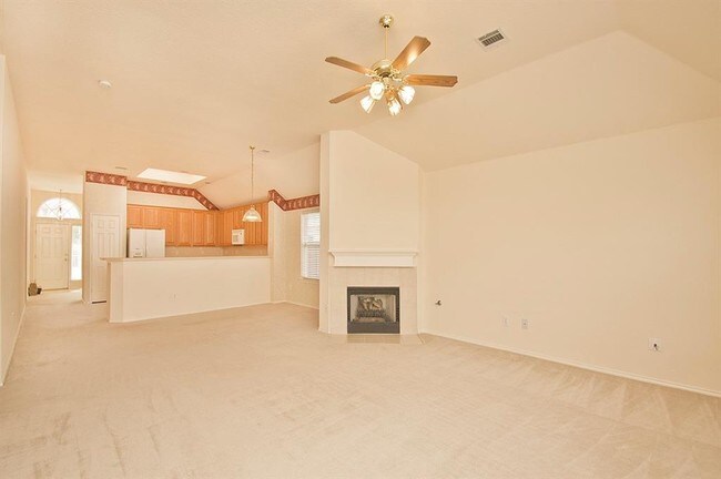 Foto del edificio - 2409 Deer Horn Dr