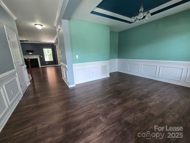 Building Photo - 2202 Laurens Dr