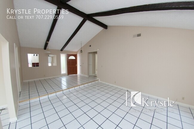 Building Photo - Lovely, spacious, single-level home with o...