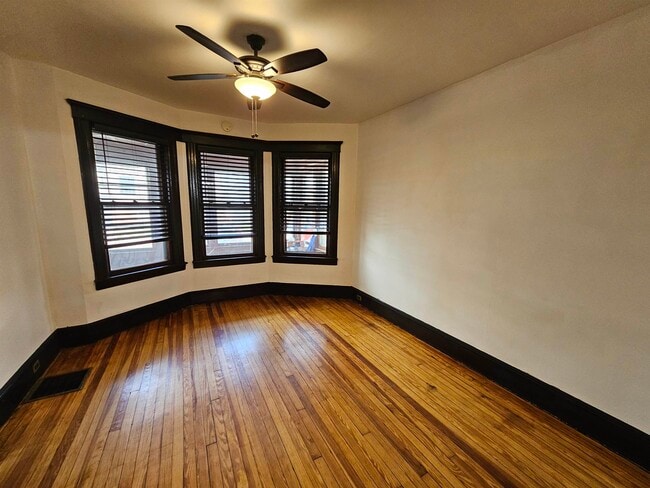 Foto del edificio - 303 Fulton Ave