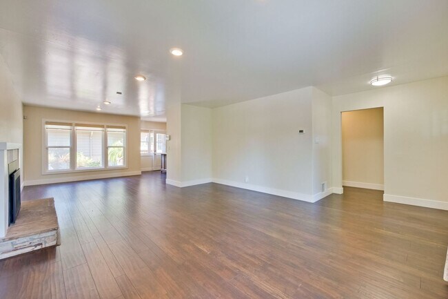 Foto del edificio - Beautifully remodeled 2 bed, 2 bath home.