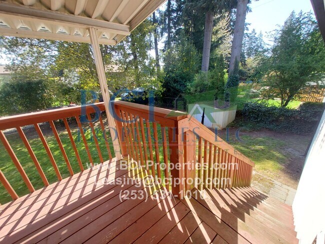 Foto del edificio - Beautiful 4 Bedroom/ 3 Bath Home close to Sunnyside Beach Park/ JBLM/ Fort Steilacoom!