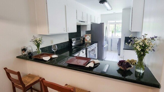 Foto del edificio - 7122 Wood Hollow Dr