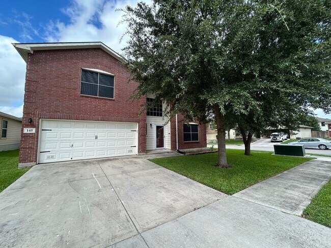 Foto del edificio - BEAUTIFUL 4 BR/2BTH HOUSE LOCATED IN CIBOL...
