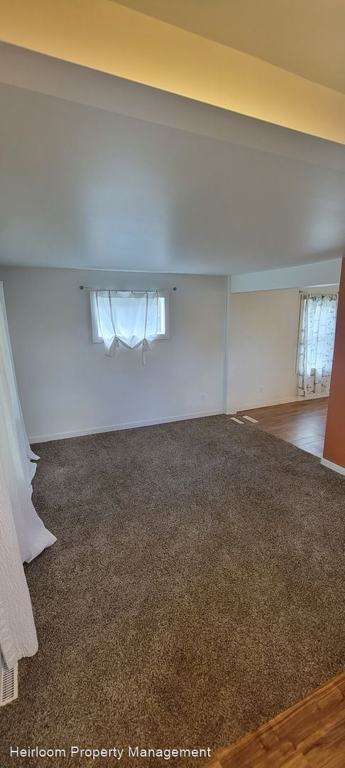 Building Photo - 3 br, 2 bath House - 140 W Mankato St.