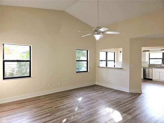 Foto del edificio - 1717 Needles Ln E