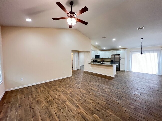 Foto del edificio - AMAZING 3 Bedroom, 2 Bathroom Home in Ocala!!
