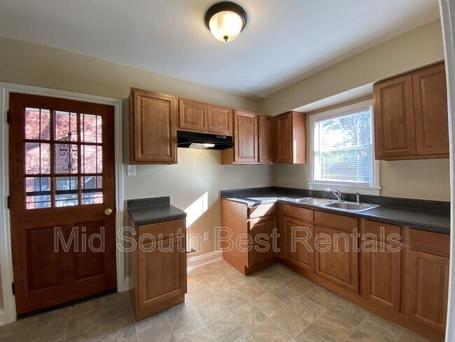 Building Photo - 2221 Carnes Ave