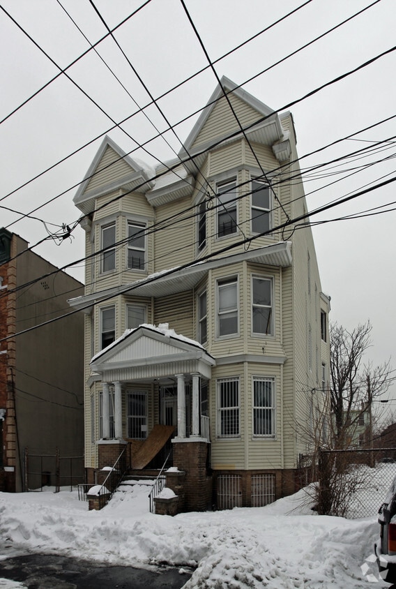 Primary Photo - 286 Forrest St