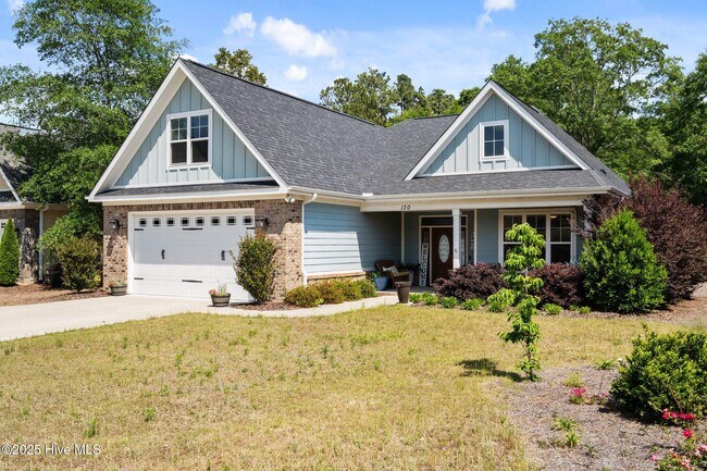 Foto del edificio - 130 Heath Ct
