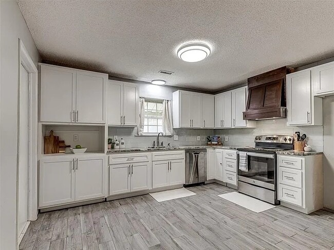 Building Photo - 4709 Newport Dr