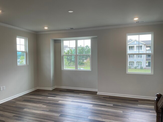 Building Photo - 2511 Kasota Ln