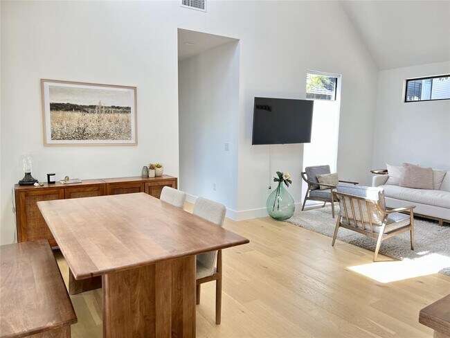 Foto del edificio - 7809 Mullen Dr