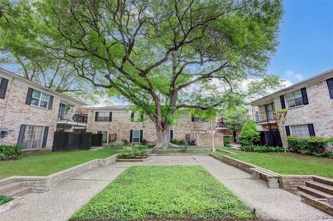 Building Photo - 7900 Westheimer Rd