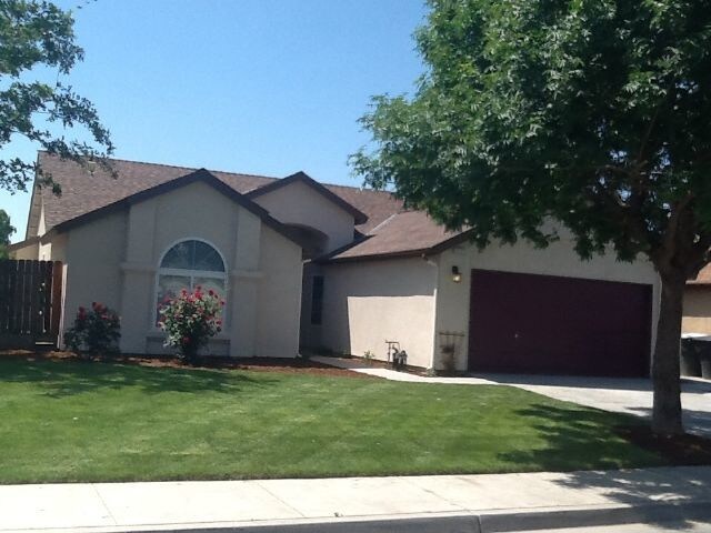 Primary Photo - House For Rent in Hanford