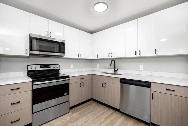 Building Photo - 50 Devon CourtUnit B-12