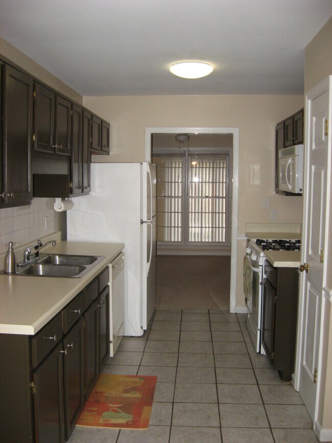 Building Photo - 4880 Jenny Drive